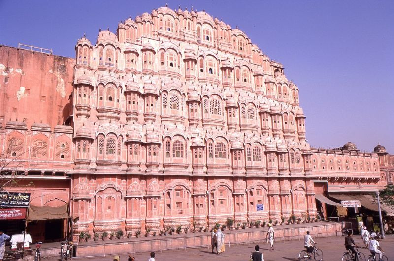 Cung điện Hawa Mahal, công trình kiến trúc cổ nổi tiếng của Jaipur.