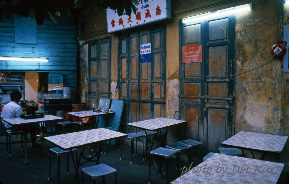 Nội thất bên trong một nhà hàng của người Hoa ở thành phố Bangkok.