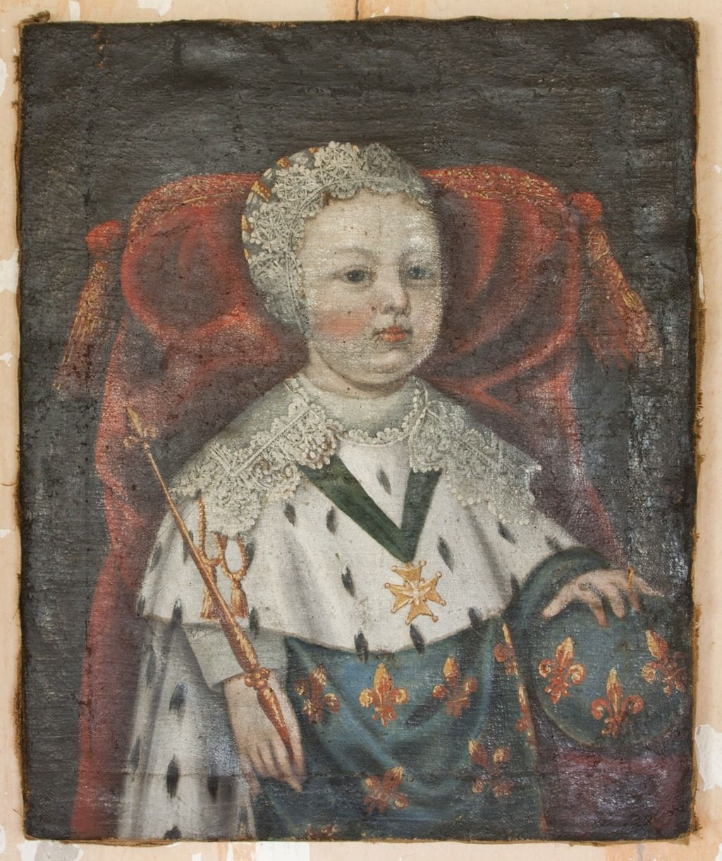 Louis XIV sinh ngày 5/9/1638 tại thành phố St Germain-en-Laye. Sau khi vua cha là Louis XIII qua đời, ông lên ngôi khi mới được bốn tuổi. Thuở nhỏ, mẹ ông (công nương Anne của Áo) thay ông nhiếp chính và được trợ giúp bởi Hồng y Mazarin.