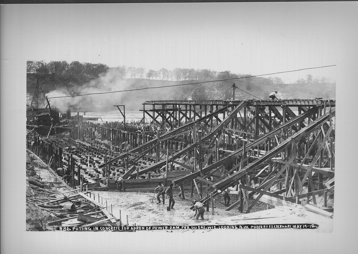 Năm 1882, các nhà khoa học bắt đầu nhận ra rằng sức nước có thể tạo ra điện và tiến hành xây dựng những con đập và nhà máy thủy điện để khai thác nguồn năng lượng này.