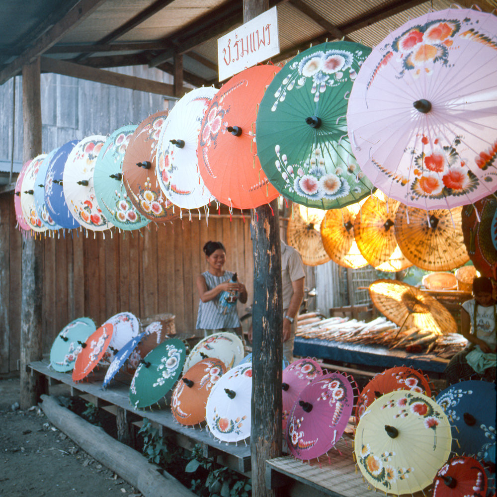 Cửa hàng bán ô giấy ở Chiang Mai.