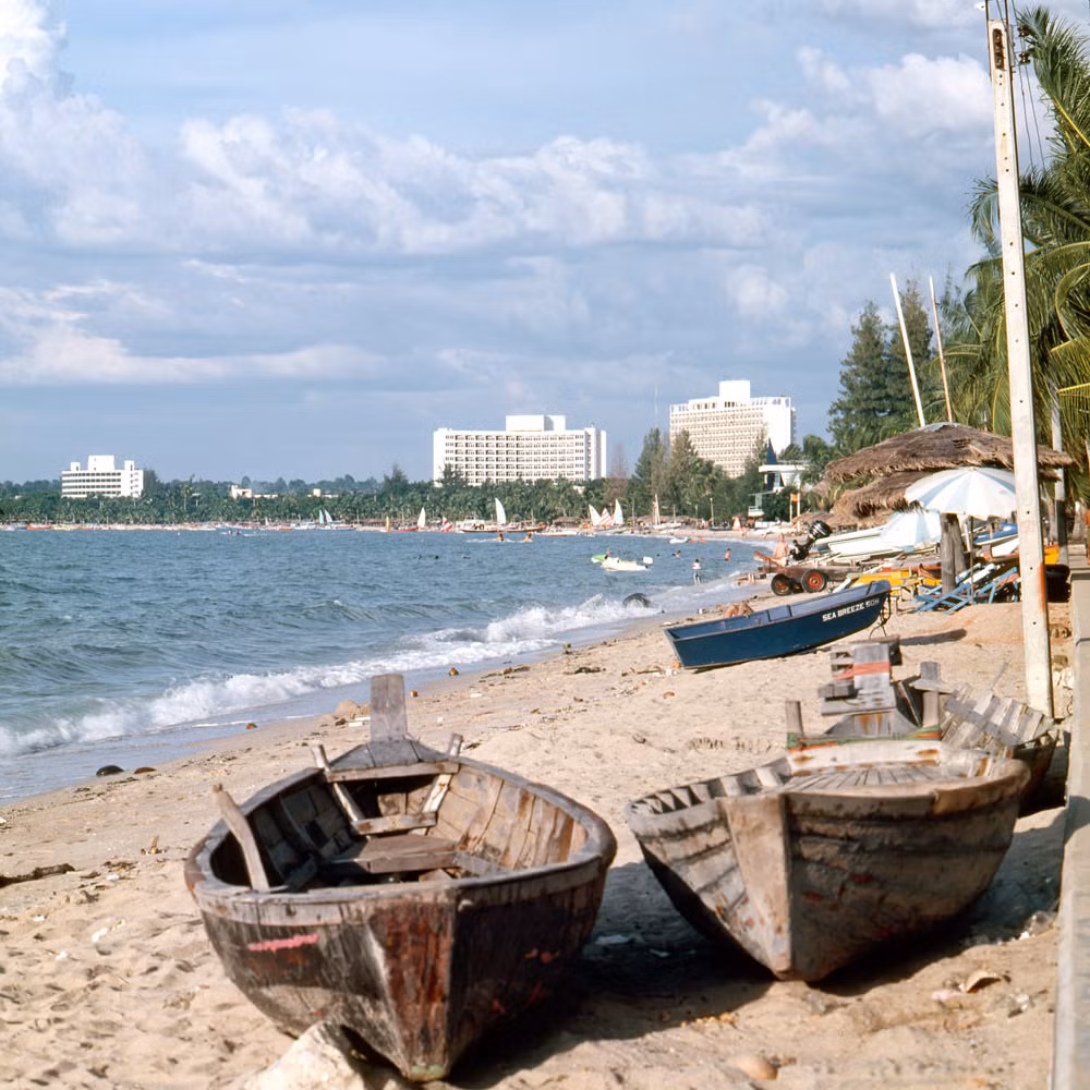 Trên bãi biển Pattaya năm 1978.