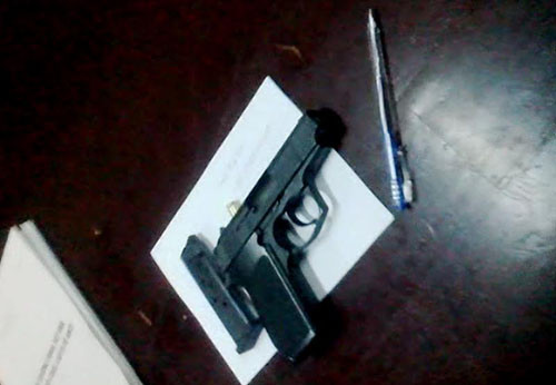 Khẩu súng bắn đạn cao su tên Thông sử dụng.