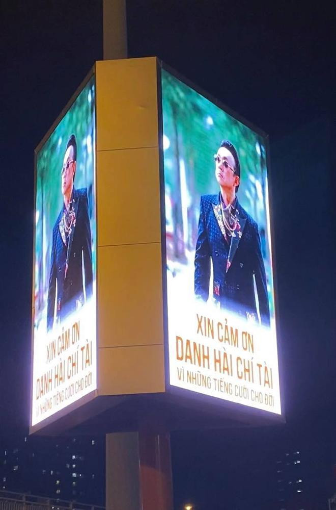 Nghe si Chi Tai duoc tri an tren bien quang cao o TP.HCM-Hinh-2