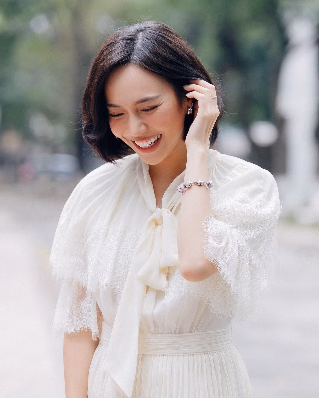 "Bí quyết để có sức khoẻ cho cả tinh thần lẫn thể xác không phải là hờn trách quá khứ hay lo sợ về tương lai mà là sống trong giây phút hiện tại một cách khôn ngoan và nghiêm túc", Diệu Nhi chia sẻ triết lý yêu thích.