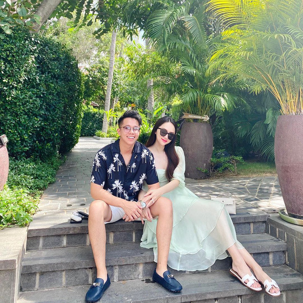 att Liu sinh năm 1994, là CEO của một công ty cơ khí. Anh kém bạn gái tới 3 tuổi.