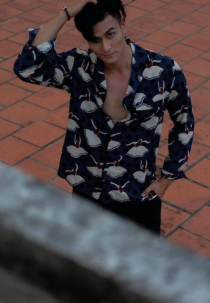 Vĩnh Thụy điển trai trong tấm ảnh được chụp ngẫu hứng, kèm dòng trạng thái "thả thính" fan.