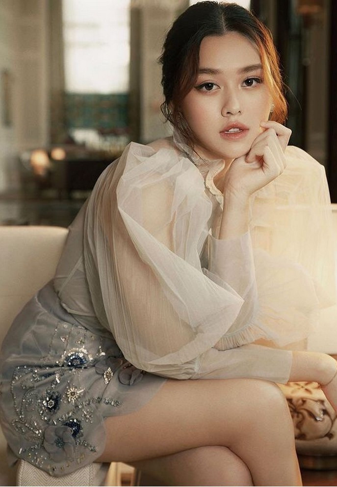 Tường San gợi cảm trong bộ ảnh mới. Á hậu Hoa hậu Thế giới Việt Nam 2019 cách đây vài hôm vừa thông báo sẽ lên xe hoa ở tuổi 20.