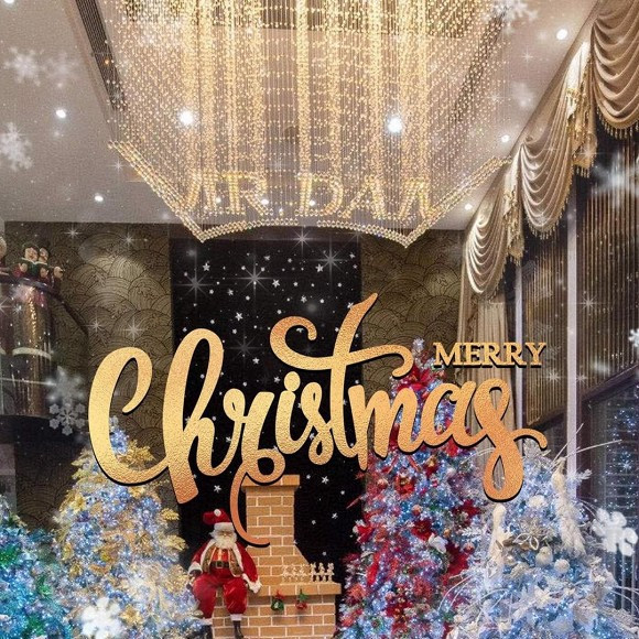 àm Vĩnh Hưng "nhá hàng" ảnh trang trí Noel trong biệt thự. Mr Đàm tiết lộ, năm nay anh sẽ tiếp tục đón fans về thăm nhà, chụp ảnh như các năm trước.