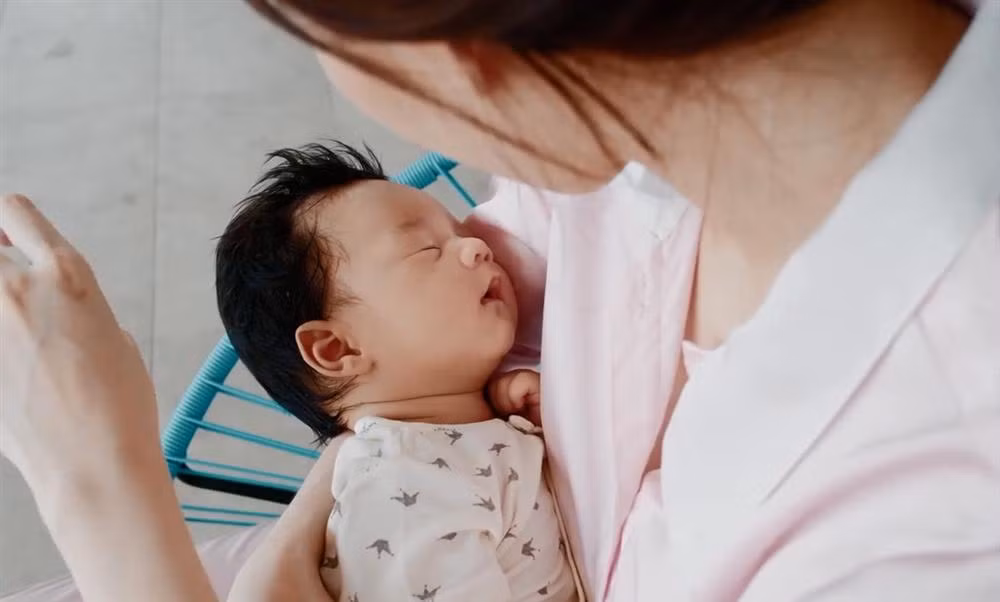 Với 2 thiên thần nhí "đủ nếp đủ tẻ", hôn nhân 3 năm của hoa hậu càng thêm viên mãn.