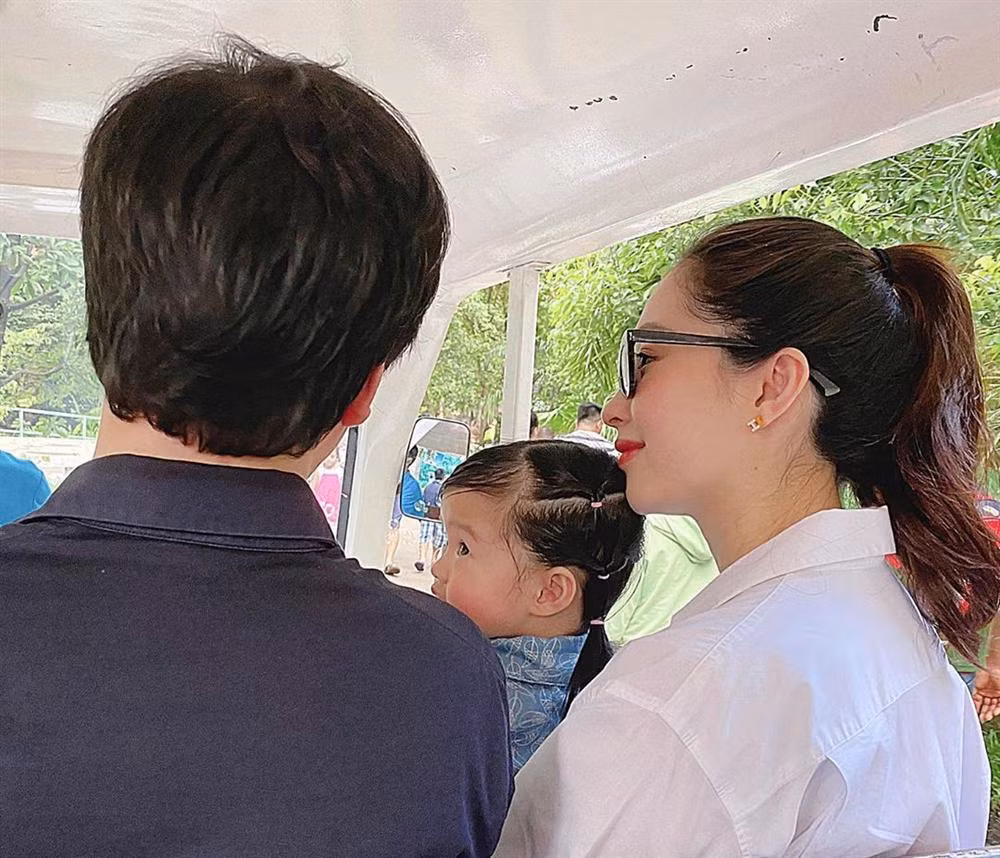 Trước đó Thu Thảo và doanh nhân Trung Tín đã có với nhau một mụn con gái. Ái nữ đầu lòng của cặp đôi tên Sophie, hiện được hơn 2 tuổi.