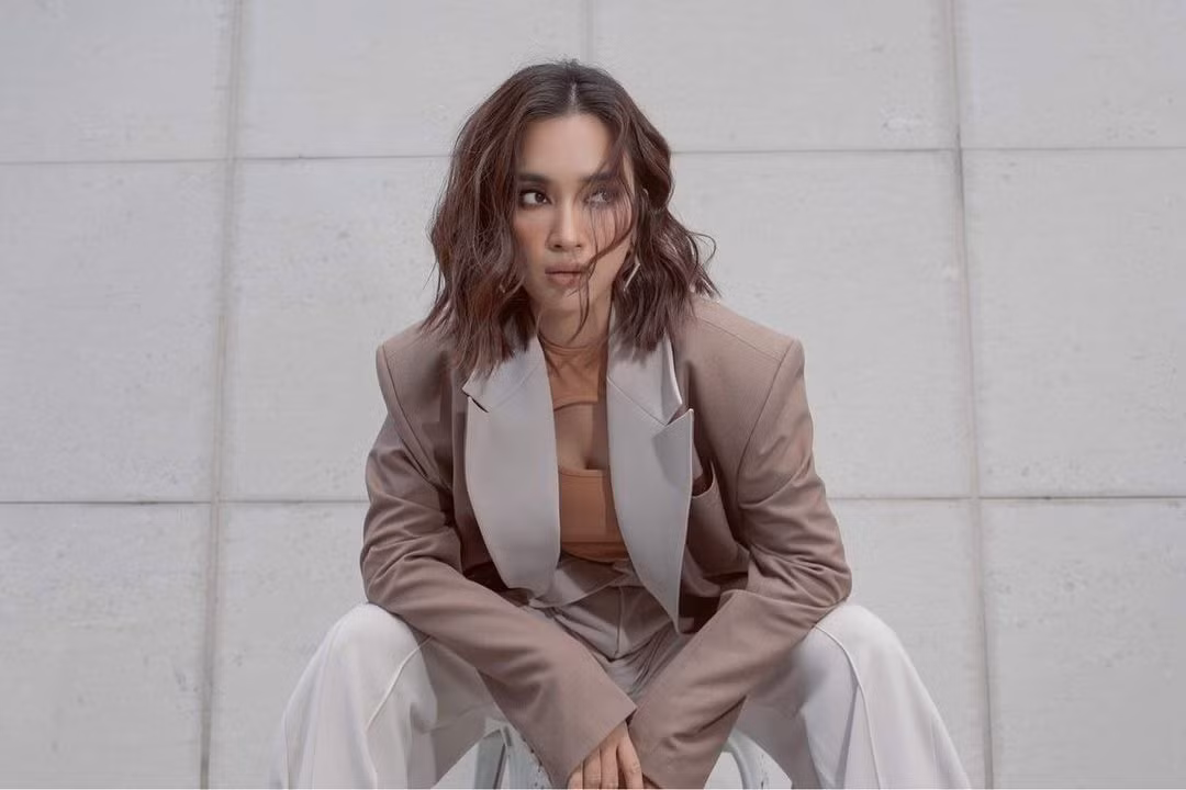 "Ngồi cho đầu óc nghỉ ngơi, rồi mình đứng dậy đi tiếp", Ái Phương tự động viên bản thân.