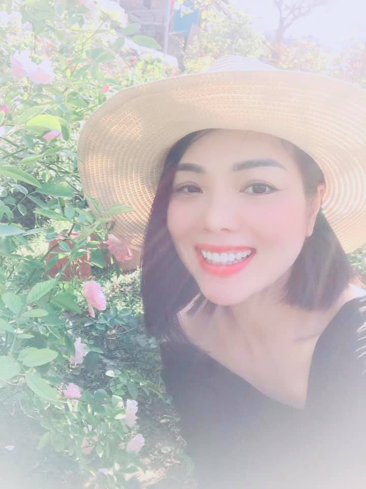 MC Bạch Dương tâm sự chuyện cô nghỉ công việc biên chế nhà nước, từ bỏ chức vụ không hoàn toàn là hy sinh sự nghiệp vì gia đình. Theo cô, quan trọng là bạn lấy gì làm trọng tâm trong mỗi giai đoạn cuộc đời.