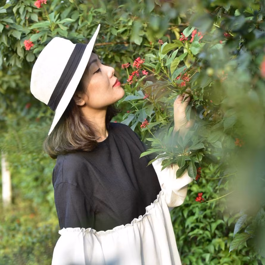 Nữ MC được khen trẻ trung, tươi tắn hơn trước.