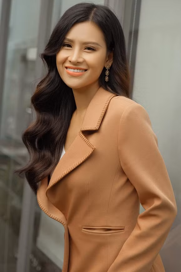 Thai Thi Hoa noi gi khi truot top 20 Hoa hau Trai dat 2020?