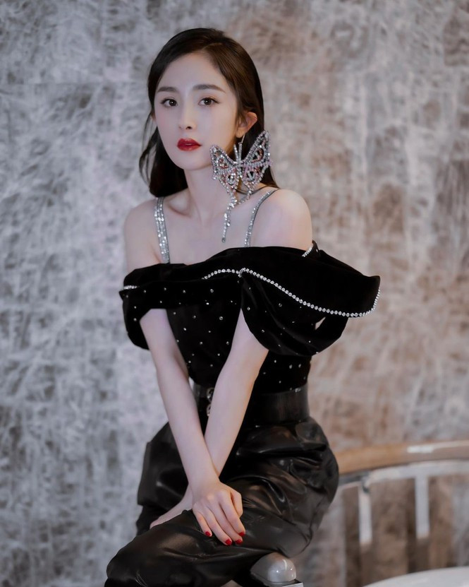 ##s###Gương mặt baby trẻ trung như thiếu nữ.