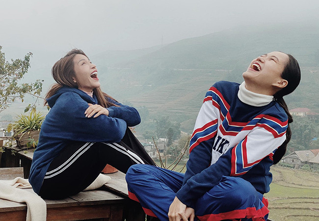Diễn viên Khả Như và Lâm Vỹ Dạ thích thú vì cùng nhau có chuyến du lịch trải nghiệm ở Sa Pa.