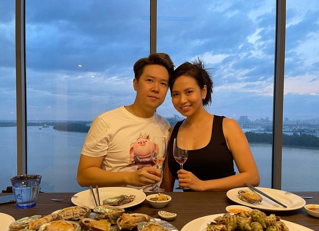 Vợ chồng Lê Hiếu mở tiệc kỷ niệm 3 năm ngày cưới tại nhà.