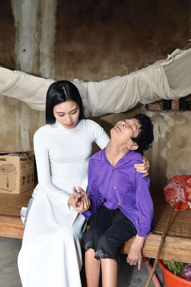 Trang Tran khang dinh khong san si khi gop y Do Thi Ha tu thien