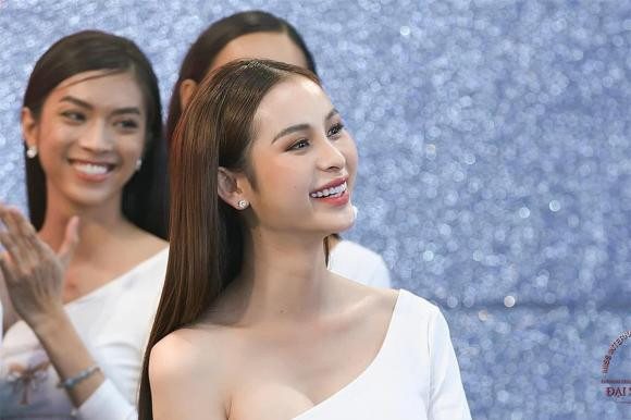 Ở chặng đường đầu tiên, Tường Vi chiến thắng thử thách chụp ảnh quảng cáo. Nhiều khán giả dự đoán nếu cố gắng trau dồi, Tương Vi sẽ rộng đường tiến vào Top 3 chung cuộc.