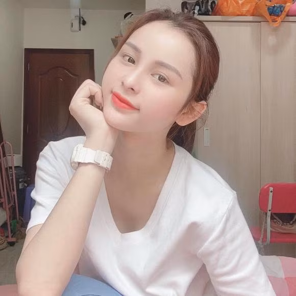 Ngoài đời, thí sinh Hoa hậu Chuyển giới Việt Nam 2020 này có hơn 11 nghìn lượt theo dõi trên Facebook. Cô nàng từng khoe body nóng bỏng khi diện bikini.