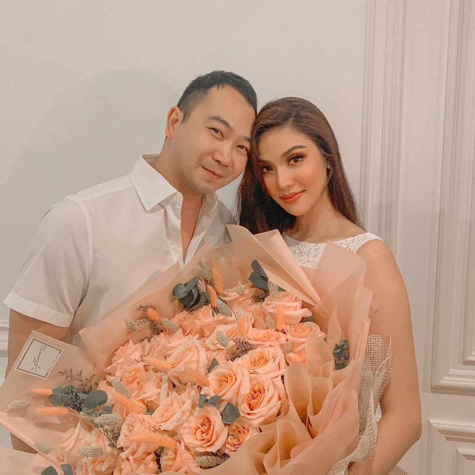 Lan Khuê tình tứ bên chồng đại gia kỷ niệm 1 năm cưới Lan Khue tinh tu ben chong dai gia ky niem 1 nam cuoi