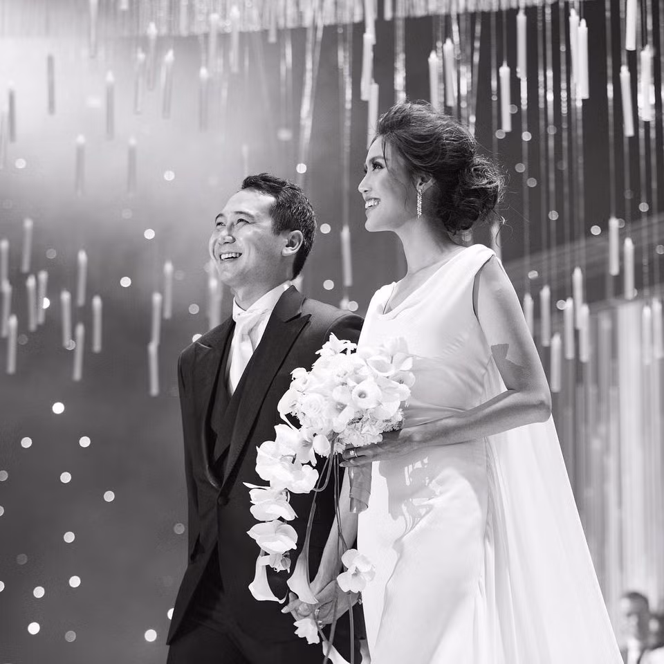 Lan Khue tinh tu ben chong dai gia ky niem 1 nam cuoi-Hinh-2