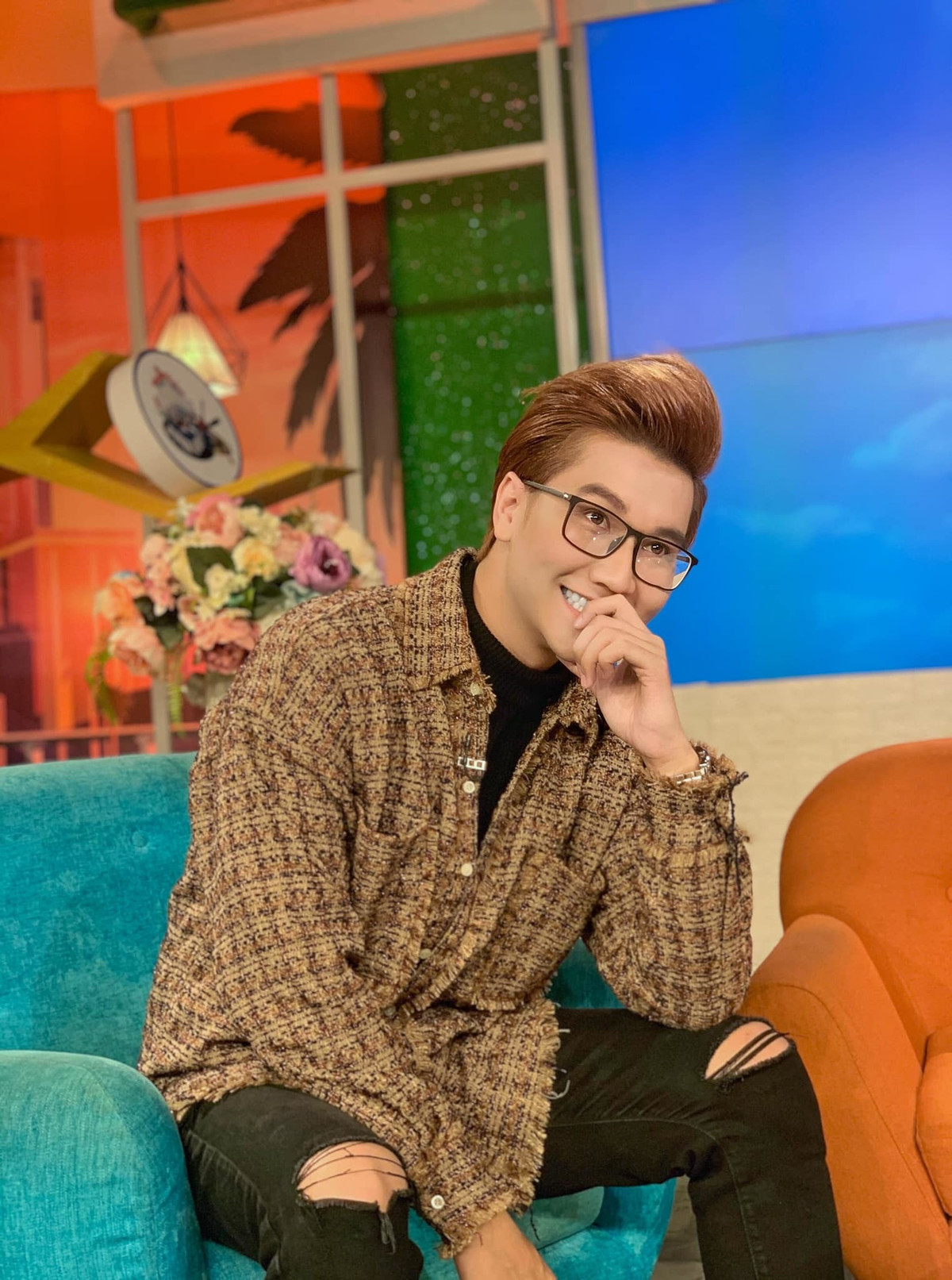 "Đông lạnh rồi, lại đây không? Anh ấm lắm", Công Tố ngẫu hứng khi gió lạnh về.