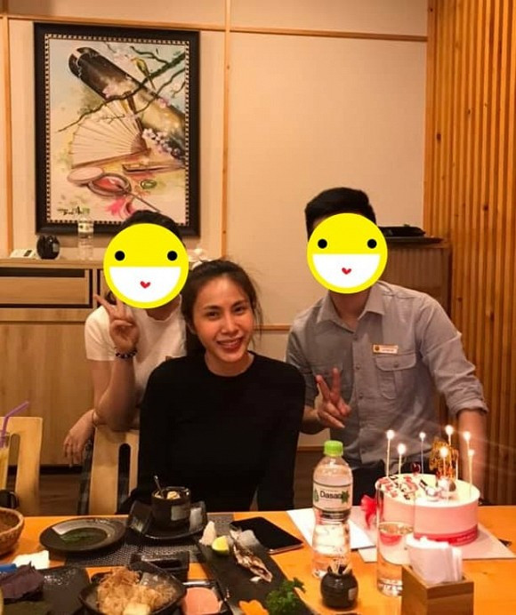 Thuy Tien pho phac chup anh cung fan sau chuoi ngay tu thien-Hinh-2