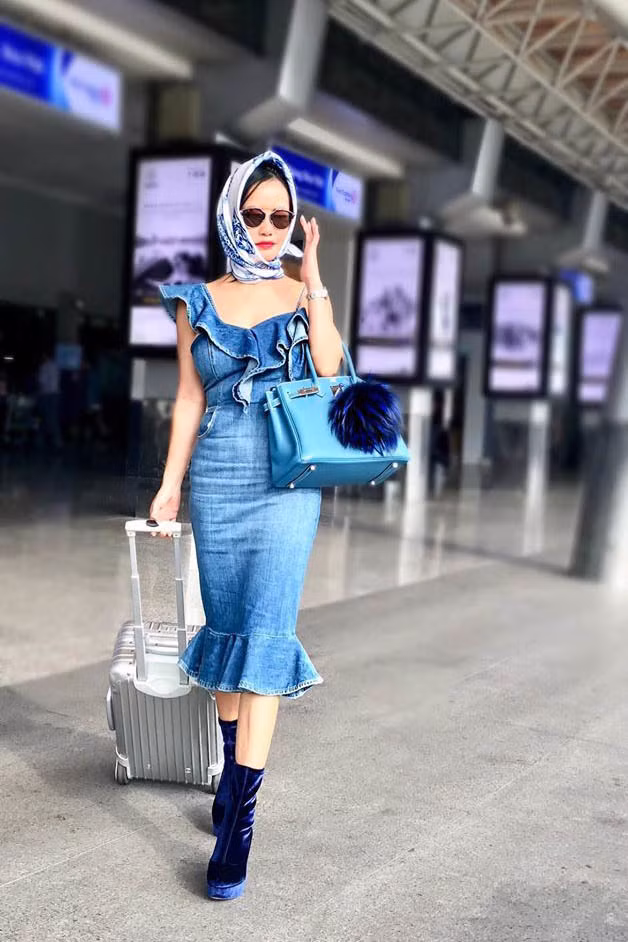 Được biết, bí quyết để duy trì phong độ nhan sắc và giữ dáng, Hồng Nhung kiên trì luyện tập yoga, tập gym trong nhiều năm.