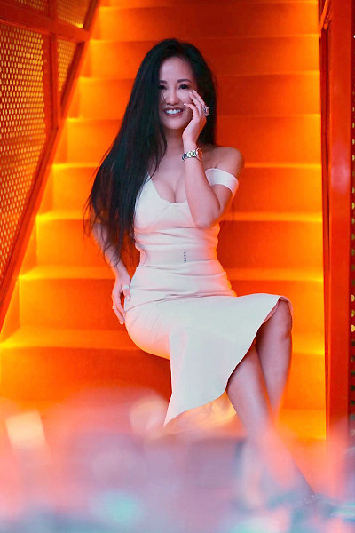 Những lần nữ diva khoe ảnh với bikini, người hâm mộ không thể phủ nhận sự thật Hồng Nhung quá trẻ và đẹp ở tuổi 50. Cô luôn nhận được những lời khen ngợi có cánh của người hâm mộ. Tuy chiều cao không nổi bật nhưng Hồng Nhung lại có vòng eo đáng mơ ước, săn chắc.