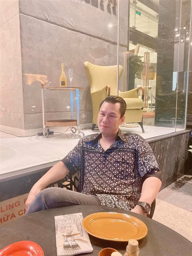 Duc Huy bi nghi co tinh moi sau ly hon Le Quyen