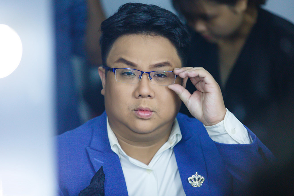 Chi Tai buc xuc bo show, Gia Bao hoi han xin loi-Hinh-2