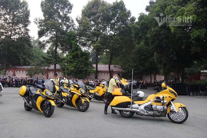 Theo ghi nhận của VietNamNet, trời đã có mưa lâm râm và bắt đầu nặng hạt.