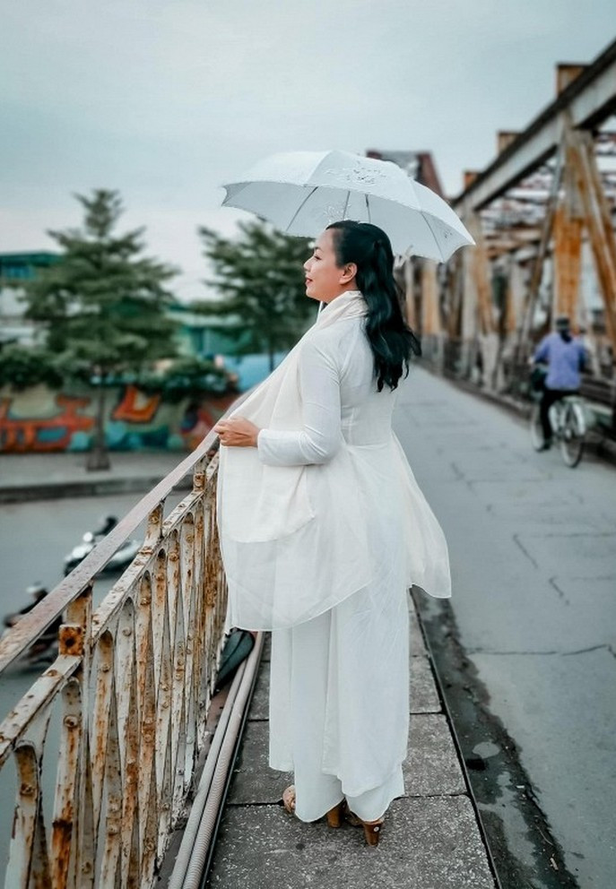 "Để Mị nói cho mà nghe. Tết năm nay Mị vẫn còn trẻ. Xuân đương tới rồi. Nên Mị cũng muốn đi chơi", nghệ sĩ Chiều Xuân tếu táo viết.