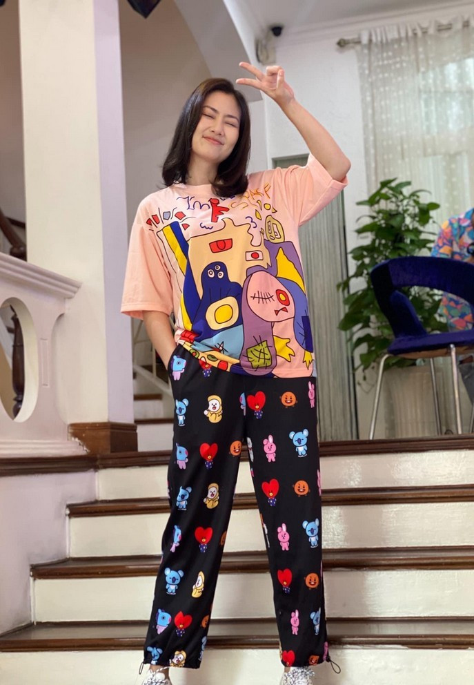 Ngọc Lan khoe phong cách thời trang "không đụng hàng" với áo, quần và giày không mấy ăn nhập.