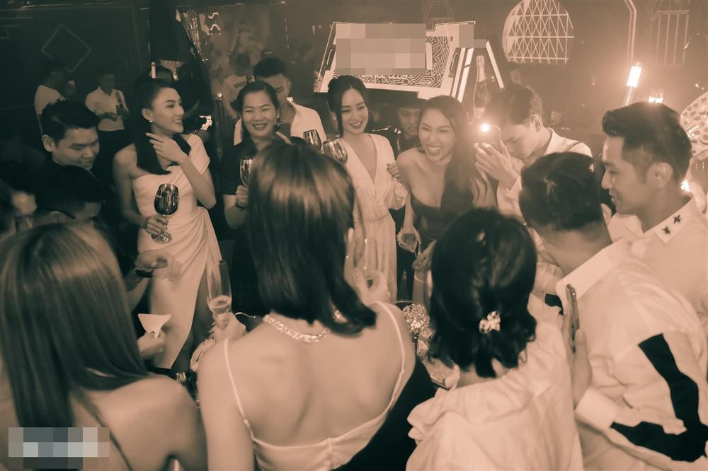 Ro nghi van Vu Khac Tiep va Linh Chi cach mat nhau-Hinh-4