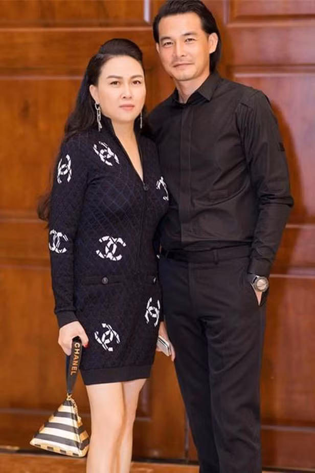 Ở bên vợ đại gia nổi tiếng là dân chơi hàng hiệu trong làng giải trí, cuộc sống của nam diễn viên họ Quách cũng thay đổi.