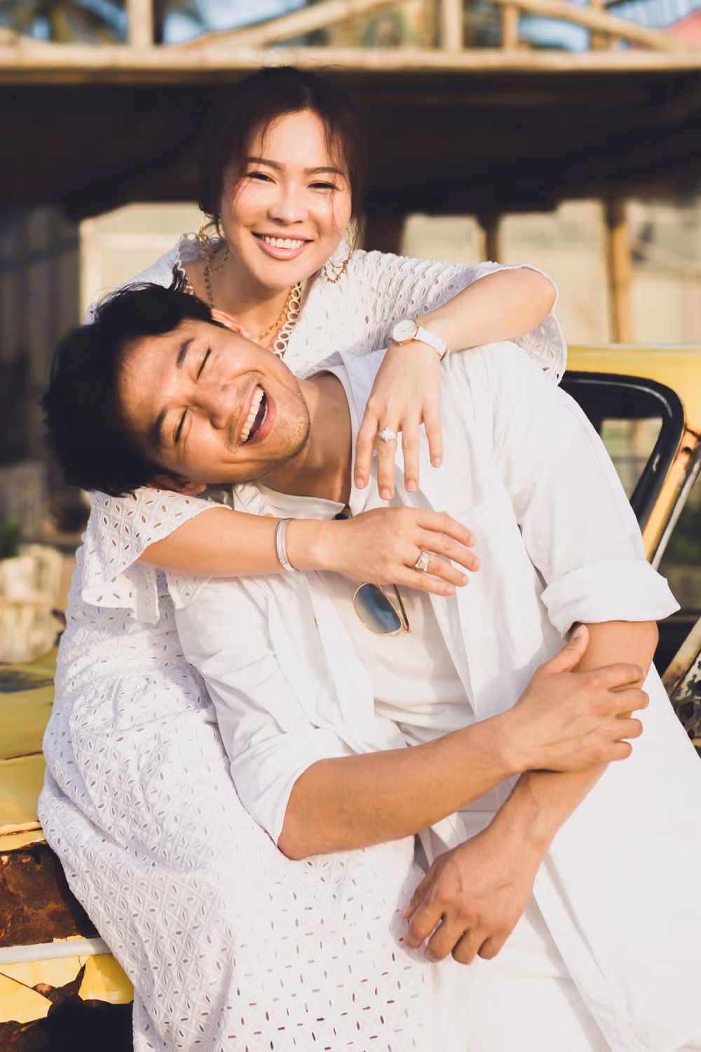 Thời điểm quen bạn gái doanh nhân, diễn viên Quý Bình vướng tin đồn nhờ sự hậu thuẫn từ người tình mới mở được công ty. Anh lên tiếng phủ nhận thông tin này. Nam diễn viên khẳng định bản thân kinh doanh bằng tiền tiết kiệm sau hơn 15 năm vào nghề.