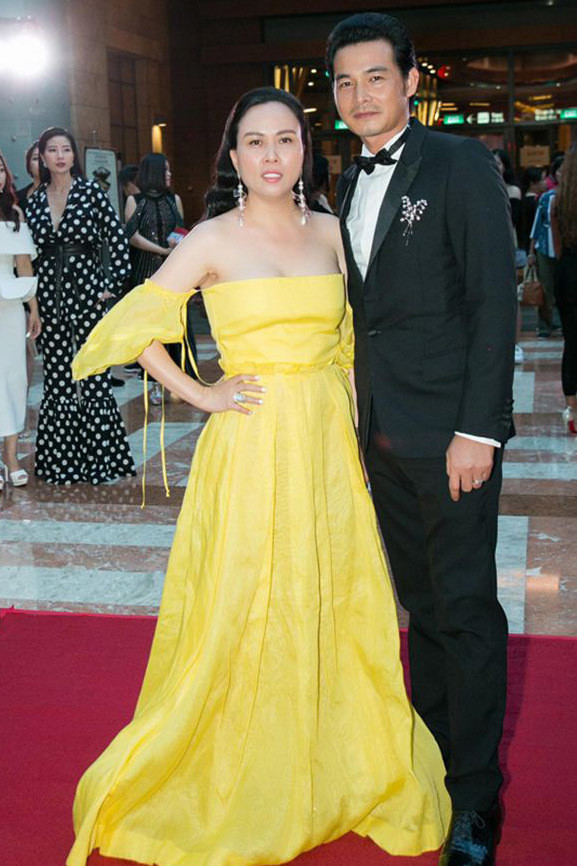 Thậm chí, Quách Ngọc Ngoan đã chứng tỏ tình yêu với vợ bằng cách xăm cả chân dung của Phượng Chanel lên ngực chứ không chỉ xăm tên hay ký tự đơn giản. 