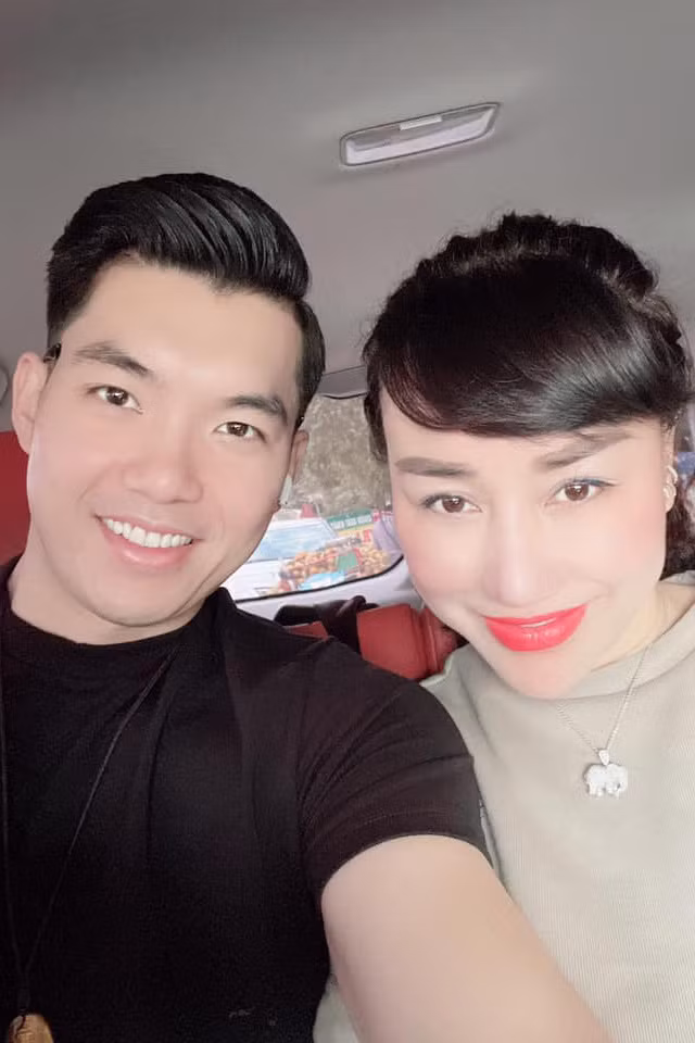 Nữ doanh nhân rất được lòng bố mẹ Trương Nam Thành và cô cũng thường xuyên góp mặt trong những cuộc vui của gia đình người tình.