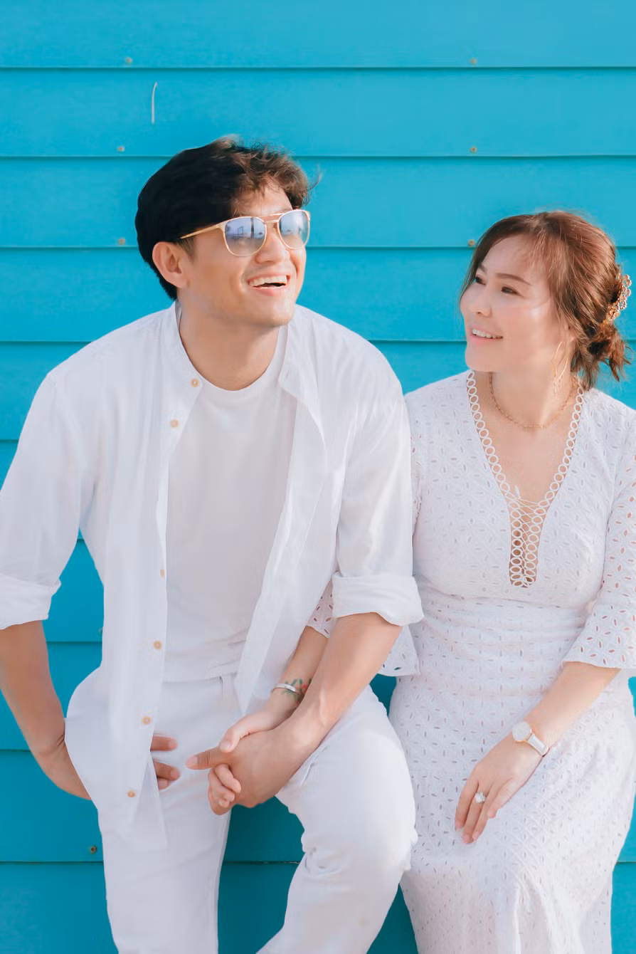 Vợ Quý Bình áp lực khi kết hôn người nổi tiếng. Hiểu điều đó, anh thường trấn an vợ. Xuất thân từ quân đội, anh đặt ra nhiều nguyên tắc sống để chu toàn công việc lẫn cuộc sống gia đình. Trái lại, Quý Bình nói không áp lực khi lấy vợ doanh nhân. Anh cho biết: "Tôi thấy may mắn vì lấy được vợ thành đạt, có thêm động lực phấn đấu để tự tin hơn khi sánh đôi cùng nhau".