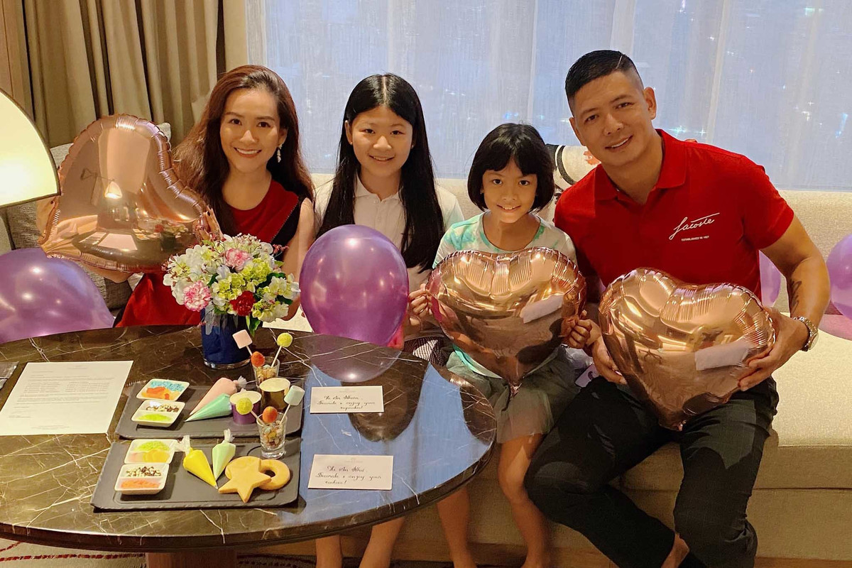 Trước nhiều tai tiếng, anh từng lên tiếng khẳng định họ đến với nhau vì tình yêu và luôn một mực chung thủy với vợ.