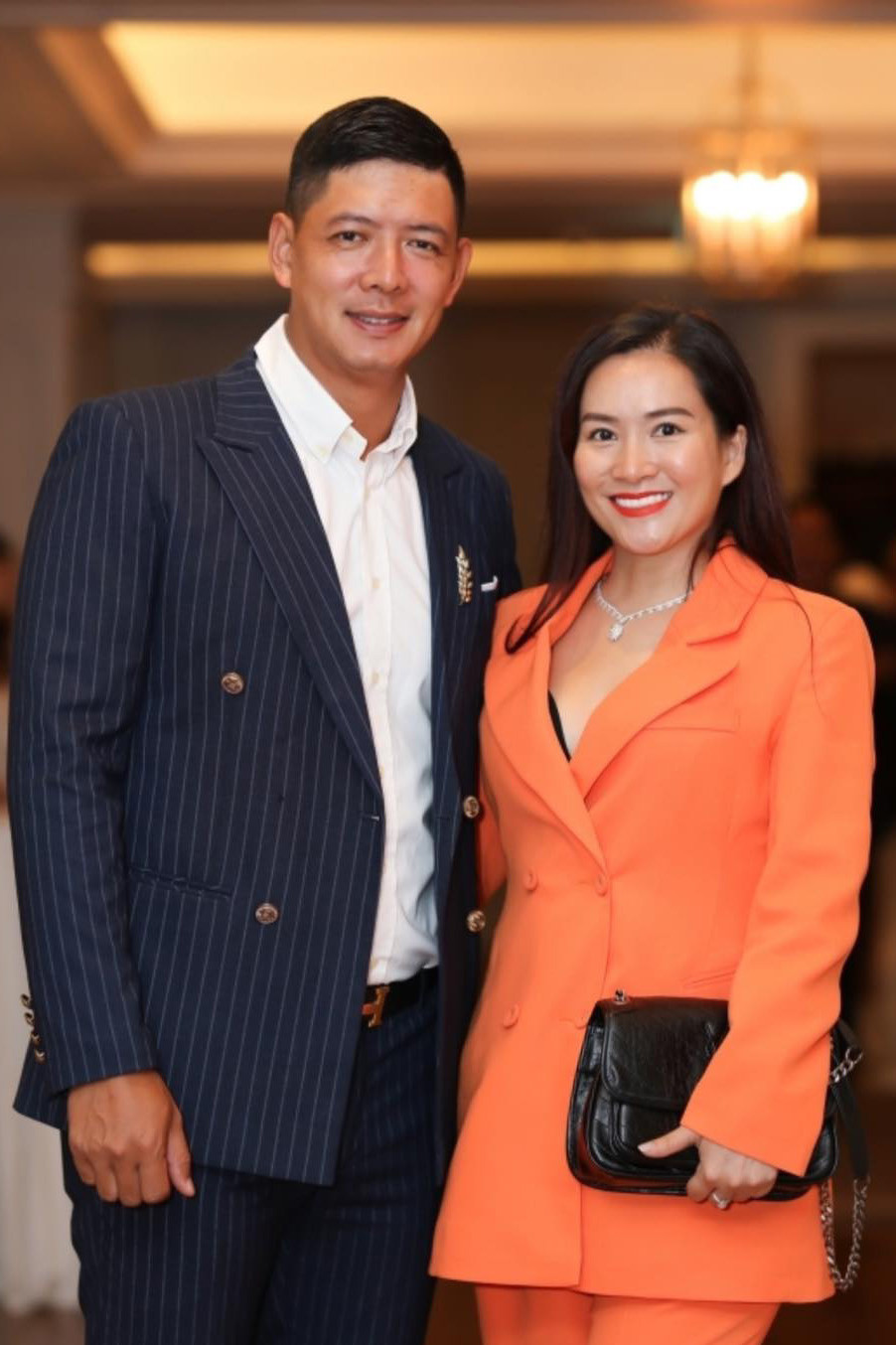 Bình Minh từng phải chịu không ít áp lực từ dư luận bởi bà xã bị nhận xét kém sắc và hơn tuổi chồng.