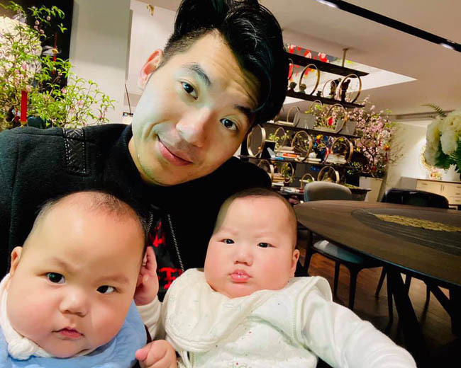 Năm 2019, Trương Nam Thành chào đón 2 con trai sinh đôi đầu lòng vô cùng kháu khỉnh.