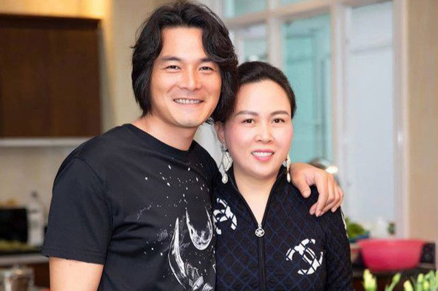 Bỏ mặc thị phi, nam diễn viên và người phụ nữ được anh gọi là vợ đã dùng thời gian để chứng minh cho mối quan hệ bền chặt của mình.
