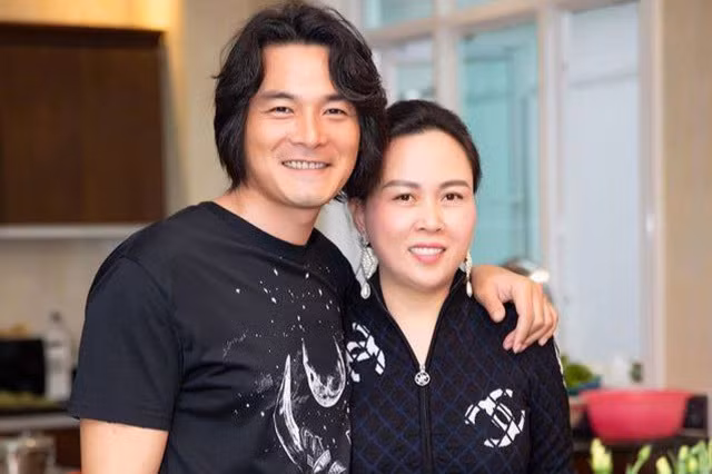 Bỏ mặc thị phi, nam diễn viên và người phụ nữ được anh gọi là vợ đã dùng thời gian để chứng minh cho mối quan hệ bền chặt của mình.