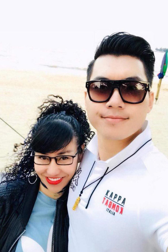 Mặc dù có sự chênh lệch lớn về tuổi tác nhưng chuyện tình của cặp đôi được gia đình hai bên ủng hộ.