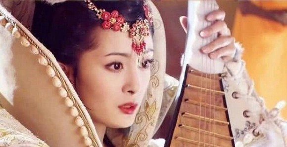 Vào vai một trong tứ đại mỹ nhân của Trung Hoa thời xưa với sắc đẹp được ví như "lạc nhạn", Dương Mịch thực sự đã để lại ấn tượng sâu đậm trong lòng khán giả. Tên tuổi của Dương Mịch đã thực sự tỏa sáng sau khi phát sóng bộ phim này. Vẻ đẹp ngọt ngào lay động lòng người, nhan sắc đẹp mong manh, tinh khiết như nắng ban mai của Dương Mịch lúc đó đã làm lay động hàng triệu trái tim khán giả. Thành công của bộ phim đã đưa Dương Mịch trở thành “Vương Chiêu Quân đẹp nhất trong lịch sử” - quả thực cô đã hoàn thành quá xuất sắc vai diễn này. Với tài năng diễn xuất cùng nhan sắc xinh đẹp của mình, Dương Mịch đã trở thành nữ diễn viên hàng đầu của làng giải trí Hoa Ngữ.