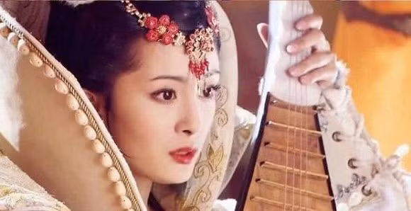 Vào vai một trong tứ đại mỹ nhân của Trung Hoa thời xưa với sắc đẹp được ví như "lạc nhạn", Dương Mịch thực sự đã để lại ấn tượng sâu đậm trong lòng khán giả. Tên tuổi của Dương Mịch đã thực sự tỏa sáng sau khi phát sóng bộ phim này. Vẻ đẹp ngọt ngào lay động lòng người, nhan sắc đẹp mong manh, tinh khiết như nắng ban mai của Dương Mịch lúc đó đã làm lay động hàng triệu trái tim khán giả. Thành công của bộ phim đã đưa Dương Mịch trở thành “Vương Chiêu Quân đẹp nhất trong lịch sử” - quả thực cô đã hoàn thành quá xuất sắc vai diễn này. Với tài năng diễn xuất cùng nhan sắc xinh đẹp của mình, Dương Mịch đã trở thành nữ diễn viên hàng đầu của làng giải trí Hoa Ngữ.